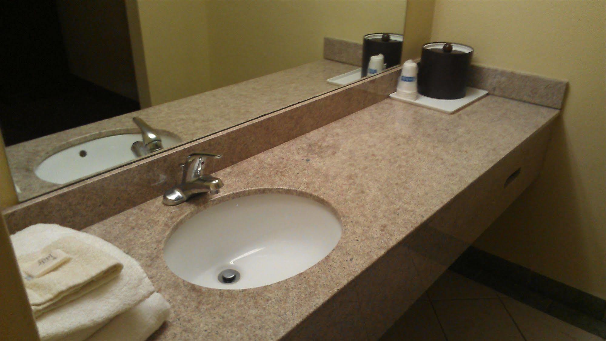 Atlanta Airport Hotel ฟอร์เรสต์ พาร์ค ภายนอก รูปภาพ