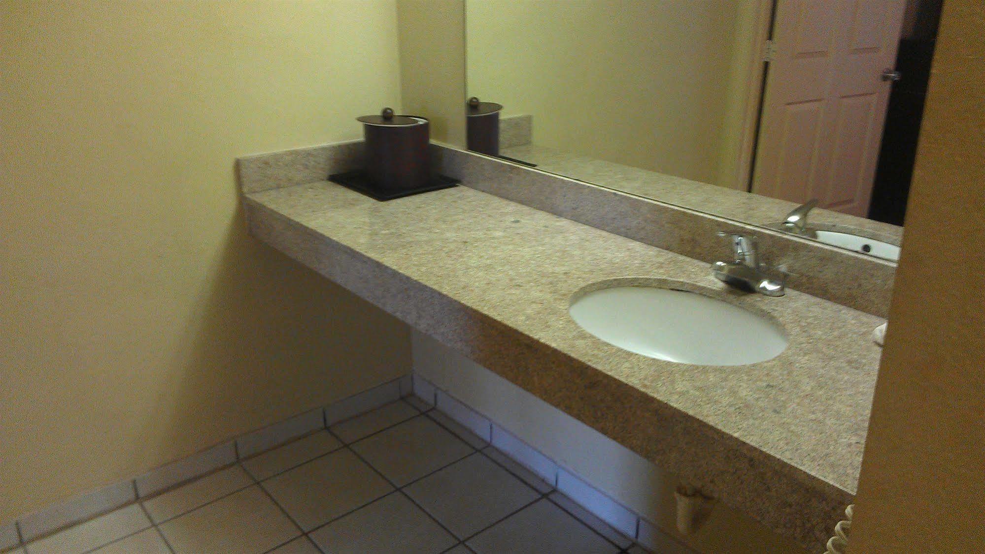 Atlanta Airport Hotel ฟอร์เรสต์ พาร์ค ภายนอก รูปภาพ